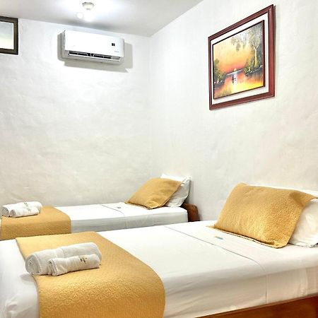 Hostal Suenos Silvestres Puerto Ayora  Exteriör bild