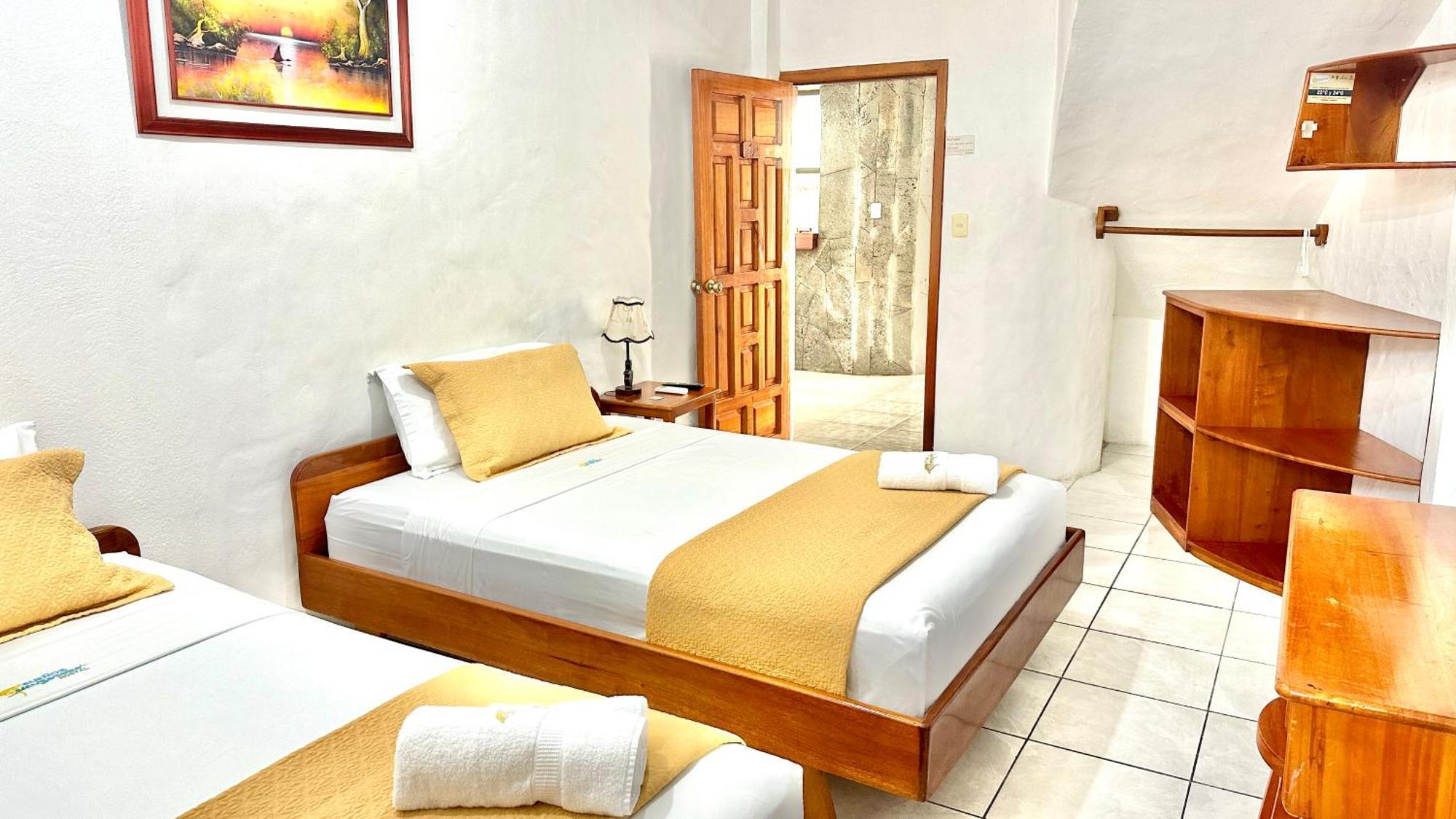 Hostal Suenos Silvestres Puerto Ayora  Exteriör bild