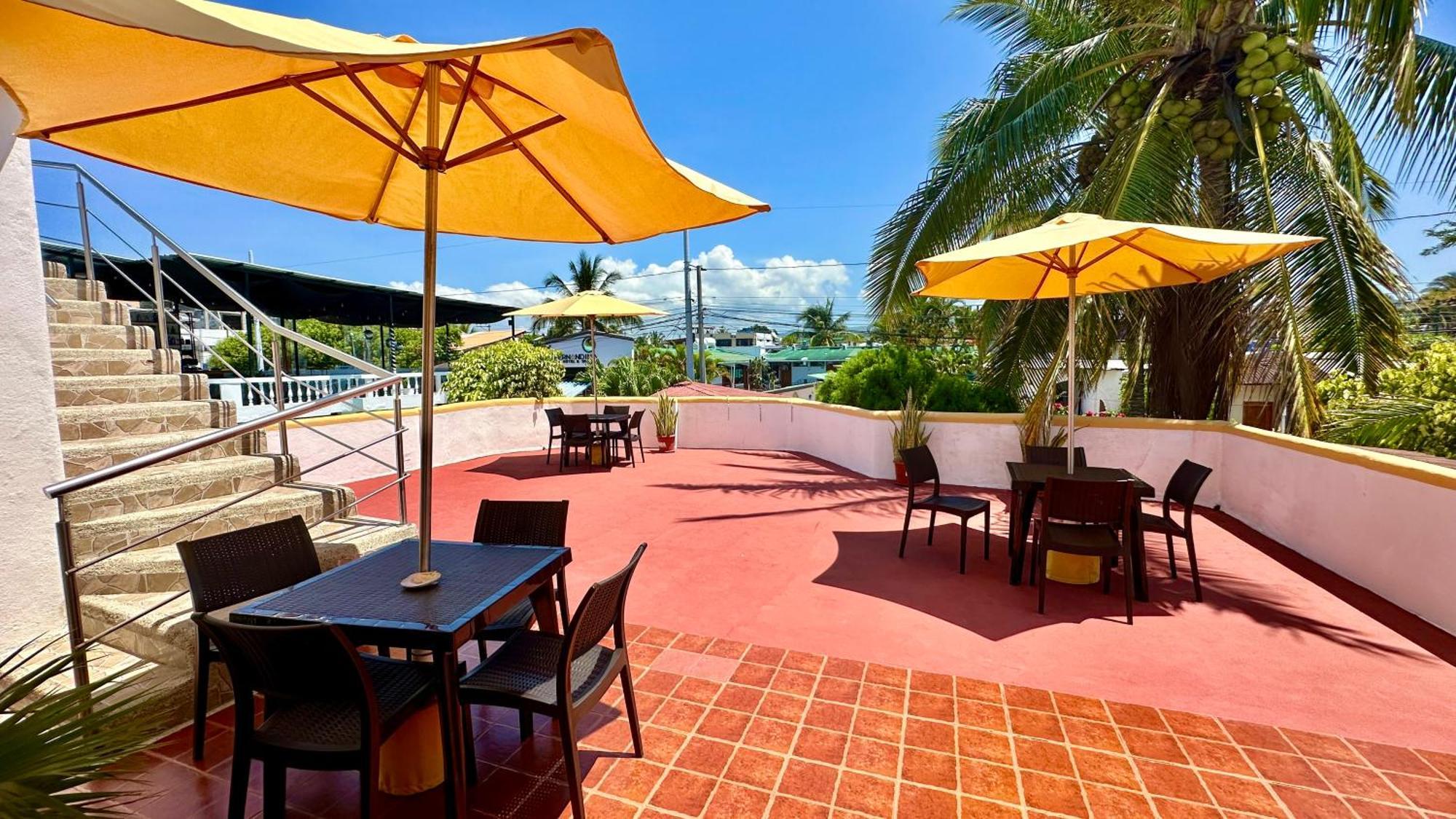 Hostal Suenos Silvestres Puerto Ayora  Exteriör bild