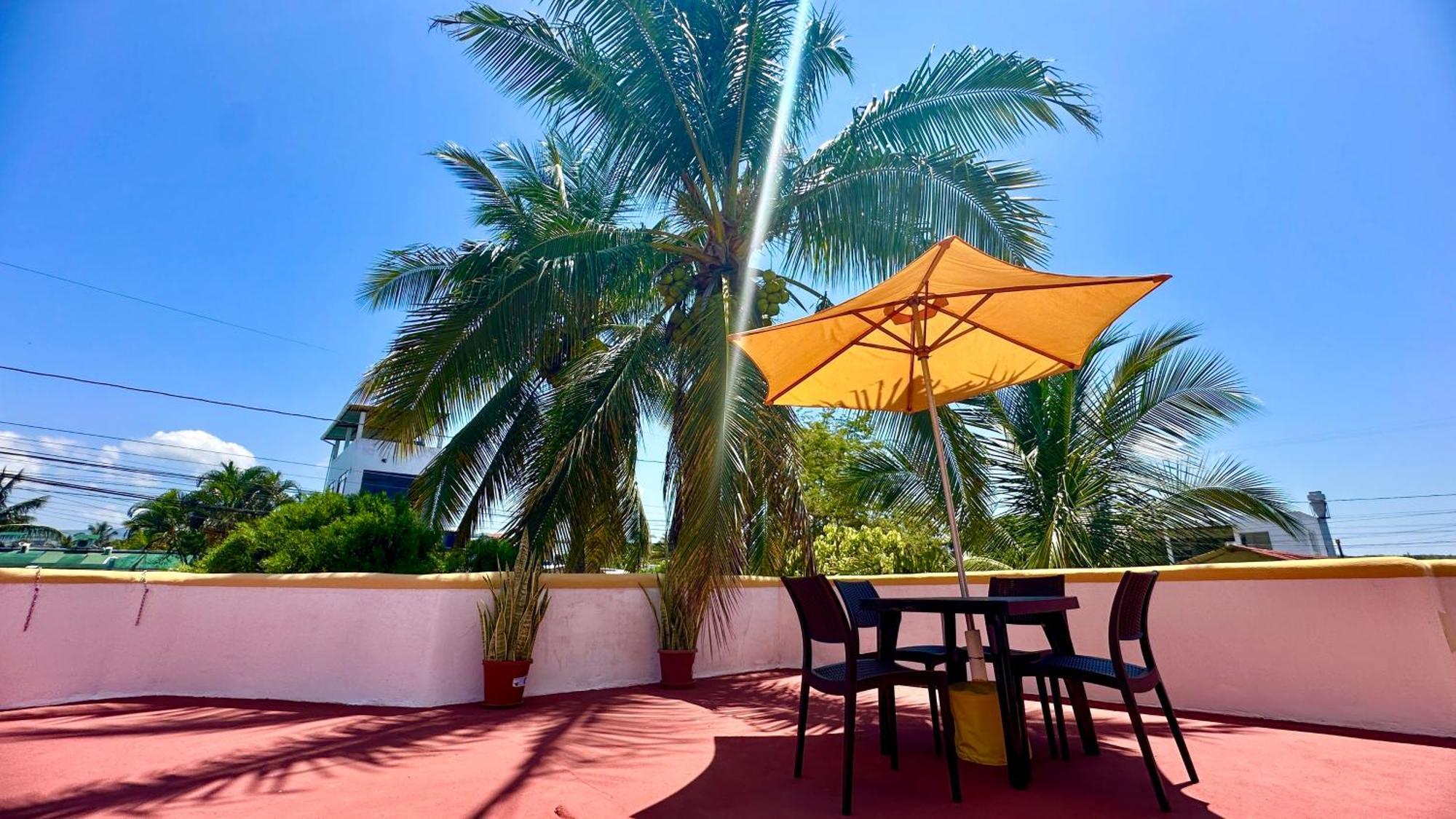 Hostal Suenos Silvestres Puerto Ayora  Exteriör bild