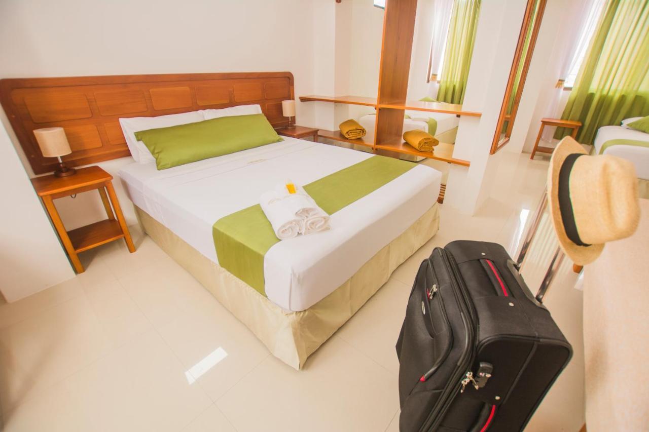 Hostal Suenos Silvestres Puerto Ayora  Exteriör bild