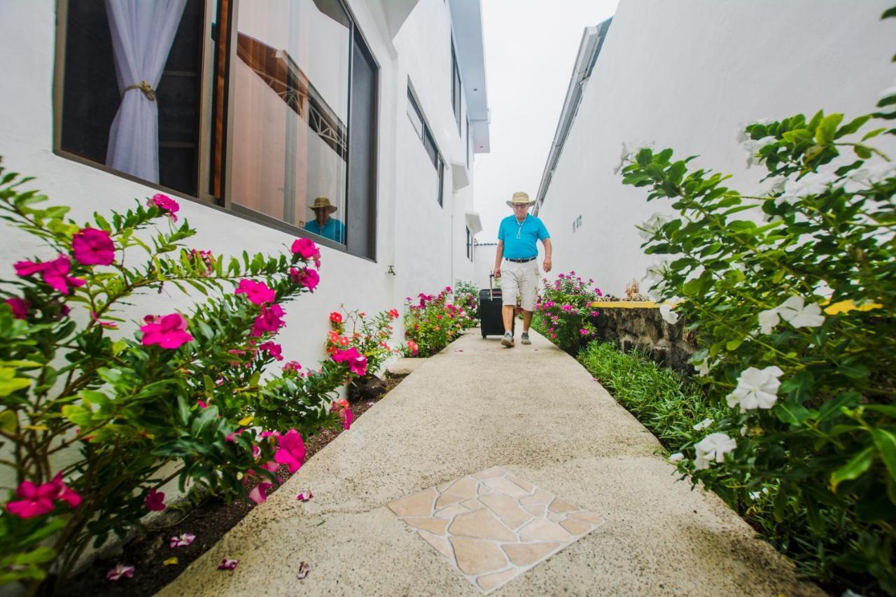Hostal Suenos Silvestres Puerto Ayora  Exteriör bild